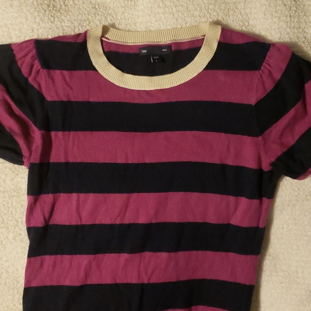 Gap short sleeved light sweater